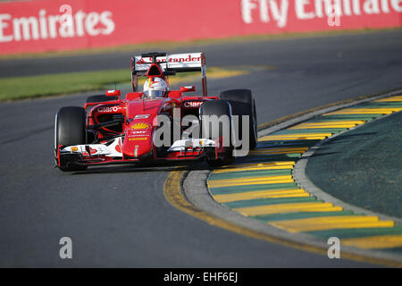 Melbourne, Australia. 13 Mar, 2015. SEBASTIAN VETTEL della Germania e la Scuderia Ferrari rigidi durante la seconda sessione di prove libere del 2015 Australian Grand Prix all'Albert Park circuito di Melbourne, Australia. Credito: James Gasperotti/ZUMA filo/Alamy Live News Foto Stock