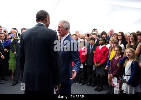 Il Presidente Usa Barack Obama partecipa ad un ricevimento offerto da SUA ALTEZZA REALE IL PRINCIPE DI GALLES Charles, Principe di Galles durante il vertice della NATO presso il Celtic Manor Resort Settembre 4, 2014 a Newport, Galles. Foto Stock