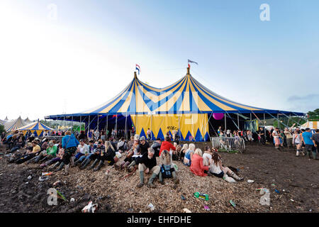 Esterno della danza orientale tenda al Glastonbury festival Sabato 25 Giugno 2011. Foto Stock