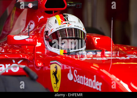 Melbourne, Australia. 13 Mar, 2015. La Scuderia Ferrari di Formula Uno pilota Sebastian Vettel di Germania belle tunes durante la seconda sessione di prove libere in anticipo di Australian Formula One Grand Prix all'Albert Park di Melbourne, in Australia il 13 marzo 2015. Credito: Bai Xue/Xinhua/Alamy Live News Foto Stock