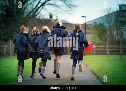 Scuola Sidcot in Winscombe, North Somerset che viene eseguito sulla filosofia di Quaker all istruzione - anno 6 alunni Foto Stock