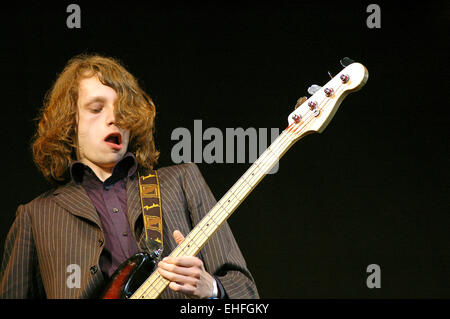 Dogs Die in Hot Cars effettuando in corrispondenza di Glastonbury 2004 Foto Stock