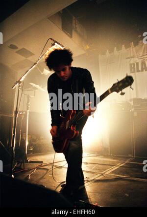 Rebel nero Moto Club performing live. Foto Stock