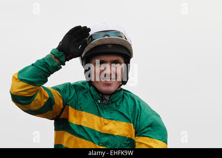 Cheltenham, Regno Unito. Xii marzo, 2015. Presentazione dei vincitori con un P McCoy dopo aver vinto la Ryanair Chase (registrati come il Festival Trofeo Steeple Chase) Grade 1 con Uxizandre. Credito: Lajos-Eric Balogh/turfstock. Credito: dpa picture alliance/Alamy Live News Foto Stock