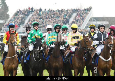 Cheltenham, Regno Unito. Xii marzo, 2015. Guide e piloti prima della rete Pertemps finale (un handicap Hurdle) (elencati di gara). Credito: Lajos-Eric Balogh/turfstock. Credito: dpa picture alliance/Alamy Live News Foto Stock