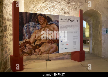 Artisti di Sicilia mostra d'arte, galleria presso il Castello Ursino, Catania, Sicilia, Italia. Turismo italiano, viaggi e vacanze Destin Foto Stock
