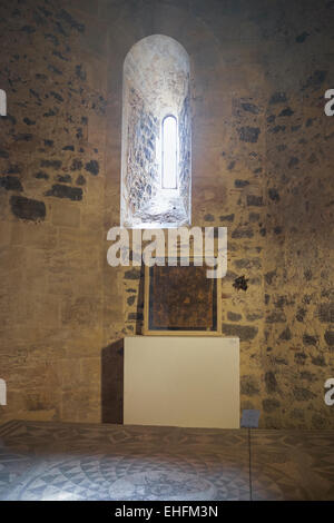 Artisti di Sicilia mostra d'arte, galleria presso il Castello Ursino, Catania, Sicilia, Italia. Turismo italiano, viaggi e vacanze Destin Foto Stock