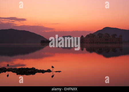 Sunrise vibranti in Jai Mahal, India. Foto Stock