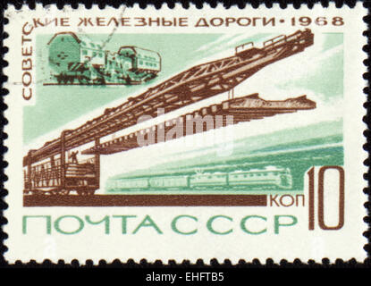 Unione Sovietica - circa 1968: un timbro stampato in URSS dedicata alla sovietica ferroviarie Foto Stock