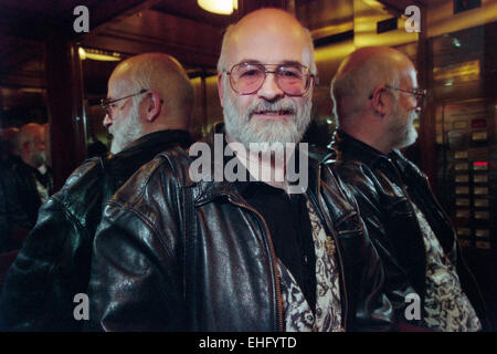 Terry Pratchett, autore, fotografato in Edinburgh Foto Stock