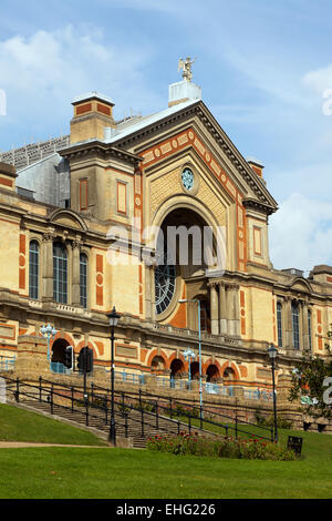 Dettagli architettonici sulla facciata di Alexandra Palace, a nord di Londra Foto Stock