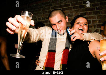 Il veglione di Capodanno 2008 secretsundaze a Londra. Foto Stock