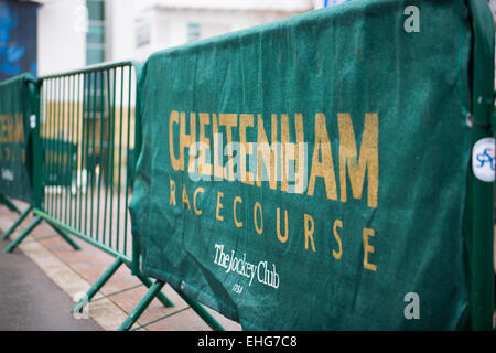 Cheltenham, Regno Unito. 13 Mar, 2015. Il quarto e ultimo giorno di hte Cheltenham Horse Racing Festival 2015 - culminata in Cheltenham Gold Cup - Venerdì 13 Marzo 2015 Credit: Daniel Fisher/Alamy Live News Foto Stock