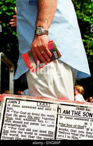 Uomo con segno a Speaker's Corner in Hyde Park di Londra. Foto Stock