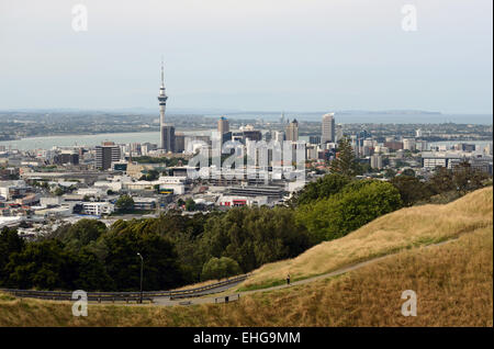 Auckland Central Business District dal monte Eden lookout, Auckland, Nuova Zelanda Foto Stock