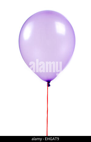 Palloncino viola su sfondo bianco Foto Stock