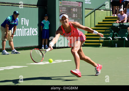 Indian Wells, California, 13 marzo, 2015 British giocatore di tennis Heather Watson sconfigge italiano Camila Giorgi nelle Donne Singoli Secondo turno al BNP Paribas Open (punteggio 7-5 7-5). Credito: Lisa Werner/Alamy Live News Foto Stock