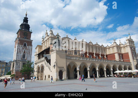 Panno Hall e Municipio torre in Cracovia Foto Stock