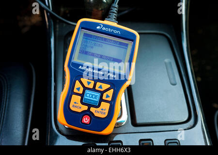 OBD II automotive diagnostics tool - USA Foto Stock