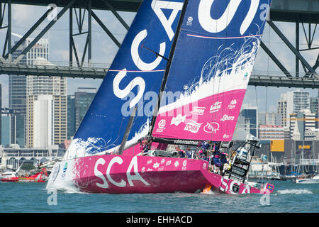 Auckland, Nuova Zelanda. Xiv Mar, 2015. Volvo Ocean Race, NZ Herald nella gara di porto di Auckland. I vincitori di gara, il Team di SCA. 14/3/2015 Credit: Chris Cameron/Alamy Live News Foto Stock