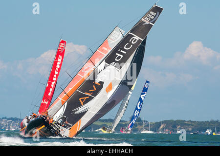 Auckland, Nuova Zelanda. Xiv Mar, 2015. Volvo Ocean Race, NZ Herald nella gara di porto di Auckland. Alvimedica cattura una raffica di vento. 14/3/2015 Credit: Chris Cameron/Alamy Live News Foto Stock