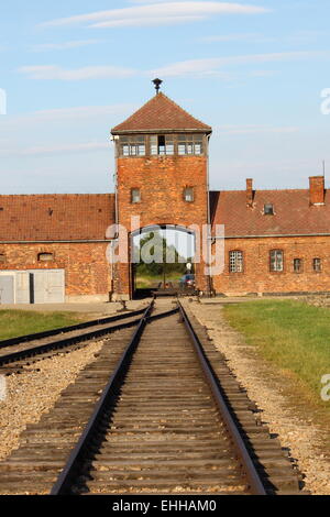Ingresso principale ad Auschwitz Birkenau Foto Stock