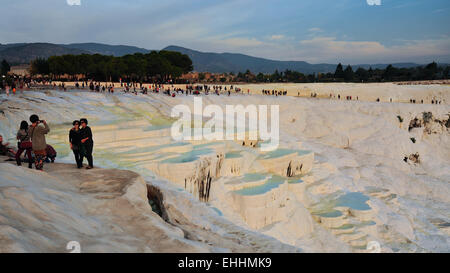 Terrazze di agglomerato in Pamukkale Foto Stock