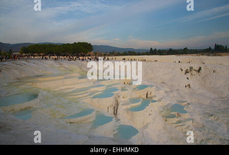 Terrazze di agglomerato in Pamukkale Foto Stock