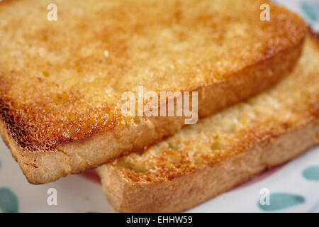 Toast imburrato realizzato da salt-rising pane, un artigiano focaccia da Appalachia, STATI UNITI D'AMERICA Foto Stock