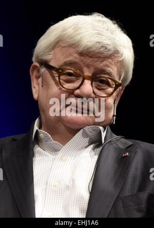 Autore ed ex Ministro degli esteri tedesco Joschka Fischer assiste il Lit.Cologne festival della letteratura a Colonia, Germania, 12 marzo 2015. Foto: Horst Galuschka/dpa - nessun filo SERVICE - Foto Stock