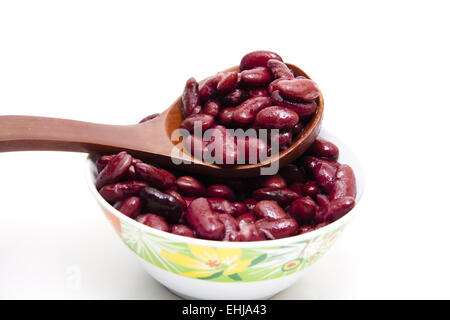 Fagioli kidney sul cucchiaio di legno Foto Stock