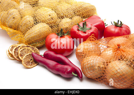 Le cipolle e le patate in rete Foto Stock