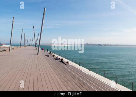 SANTANDER, Spagna - 10 Marzo 2015: terreno non lavorato (promontorio) San Martin, vicino alla città di Santander, capitale della comunità autonoma Foto Stock