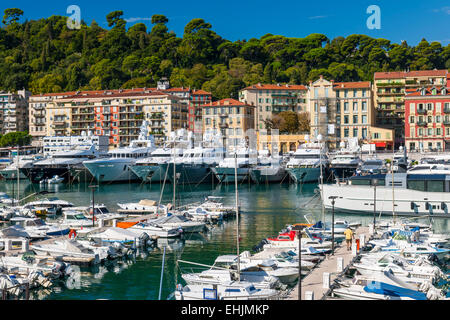 Nizza, Francia - 2 ottobre 2014: il porto di Nizza è uno dei principali porti per imbarcazioni da diporto a vela attraverso il Mediterraneo Foto Stock