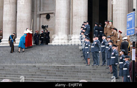 Servizio di commemorazione, la Cattedrale di San Paolo . . Londra, UK . . 13.03.2015 HM Queen Elizabeth II e del Principe Filippo , Duca di Edimburgo, assiste il servizio di commemorazione per contrassegnare la fine delle operazioni di combattimento in Afghanistan presso la Cattedrale di St Paul, Londra. © Paul Marriott fotografia. Foto Stock