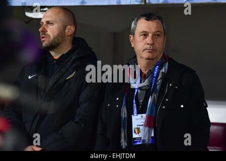 Marzo 13, 2015: Mircea Rednic il coach del Petrolul Ploiesti durante la Liga io gioco tra FC Rapid Bucharest ROU e FC Petrolul Ploiesti ROU a ''Giulesti - Valentin Stanescu'' Stadium, Romania ROU. Catalin Soare/www.sportaction.ro Foto Stock