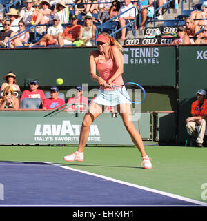 Indian Wells, California, Stati Uniti d'America. Il 14 marzo 2015. Il russo tennista Maria Sharapova sconfigge Yanina Wickmayer (Belgio) in Donne Singoli Secondo turno al BNP Paribas Open a Indian Wells. (Punteggio 6-1 7-5) Credito: Werner Fotos/Alamy Live News Foto Stock