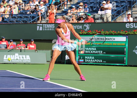 Indian Wells, California, Stati Uniti d'America. Il 14 marzo 2015. Il russo tennista Maria Sharapova sconfigge Yanina Wickmayer (Belgio) in Donne Singoli Secondo turno al BNP Paribas Open a Indian Wells. (Punteggio 6-1 7-5) Foto: Yanina Wickmayer Credito: Werner Fotos/Alamy Live News Foto Stock