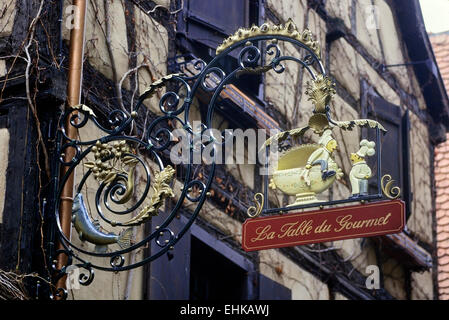 Ristorante decorativo segno. Riquewihr. Haut-Rhin. L'Alsazia. Francia Foto Stock