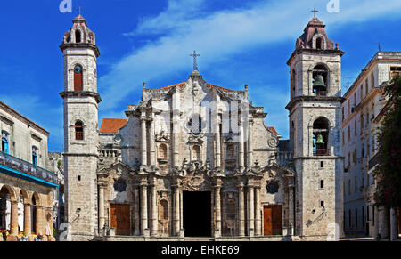 Panorama di Havana Cathedral Square senza persone Foto Stock