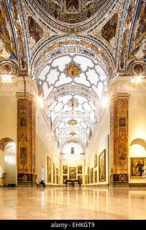 Museo di Belle Arti di Siviglia Spagna, Museo de Bellas Artes Sevilla. Galleria Hall of Fame con grandi dipinti di Murillo e Zurbaran. Foto Stock