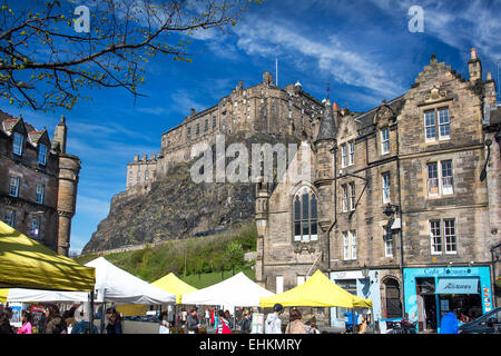 Il Castello di Edimburgo dal Grassmarket Scozia Scotland Foto Stock
