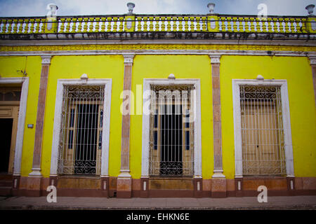 Edificio colorato in Trinidad, Cuba Foto Stock