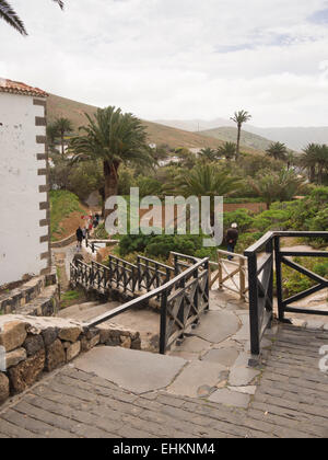 Betancuria una piccola città di Fuerteventura, Isole Canarie, ex capitale, risalente al 1404, bassa tradizionalmente costruite abitazioni Foto Stock