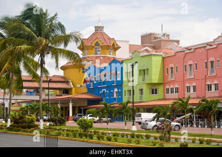 Colon 2000 terminal delle navi da crociera, Città del colon, Colon, Repubblica di Panama, America Centrale Foto Stock