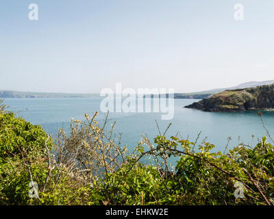 La splendida baia di Cwm-yr-Eglwys Foto Stock
