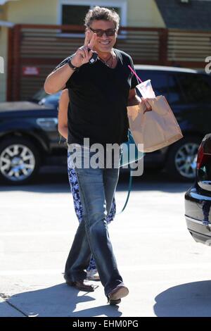 Steven Bauer e al suo 18 anni ragazza, Lyda Loudan, pranzo a SunCafe a Los Angeles con: Steven Bauer dove: Los Angeles, California, Stati Uniti quando: 11 Set 2014 Foto Stock