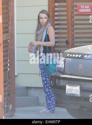 Steven Bauer e al suo 18 anni ragazza, Lyda Loudan, pranzo a SunCafe a Los Angeles con: Steven Bauer Lyda Loudon dove: Los Angeles, California, Stati Uniti quando: 11 Set 2014 Foto Stock