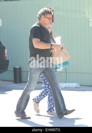 Steven Bauer e al suo 18 anni ragazza, Lyda Loudan, pranzo a SunCafe a Los Angeles con: Steven Bauer Lyda Loudon dove: Los Angeles, California, Stati Uniti quando: 11 Set 2014 Foto Stock