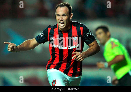 Buenos Aires, Argentina. Xv Mar, 2015. San Lorenzo, Mauro Matos celebra il suo cliente durante la partita corrispondente alla prima divisione campionato di calcio argentino contro Huracan, in Pedro Bidegain stadium di Buenos Aires, Argentina, il 15 marzo 2015. © Victor ño/TELAM/Xinhua/Alamy Live News Foto Stock